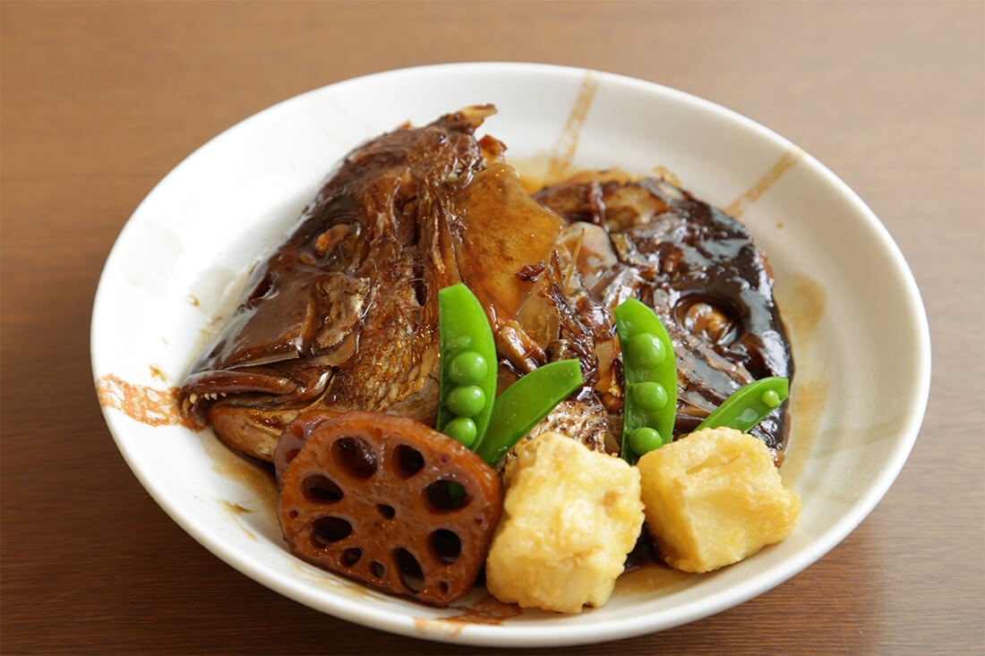 「あら炊き」600円(税込)当店2番人気が「あら炊き御膳」。お酒でもご飯のお供でも◎