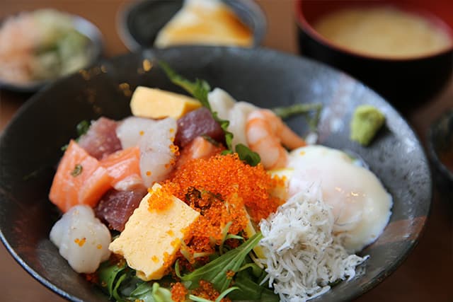 海鮮丼