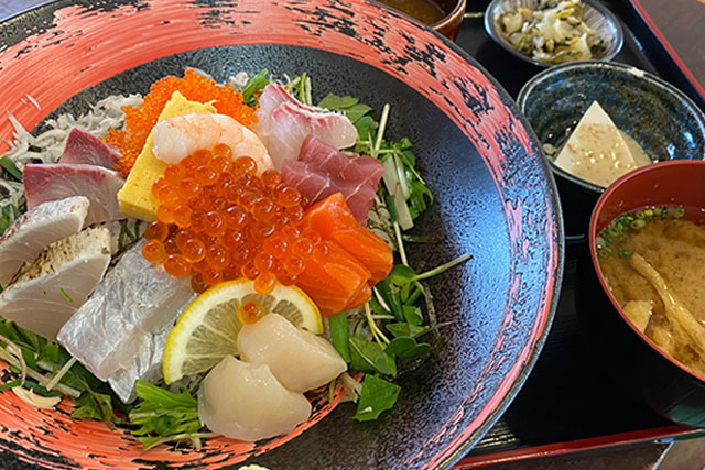 光の道の豪華海鮮丼